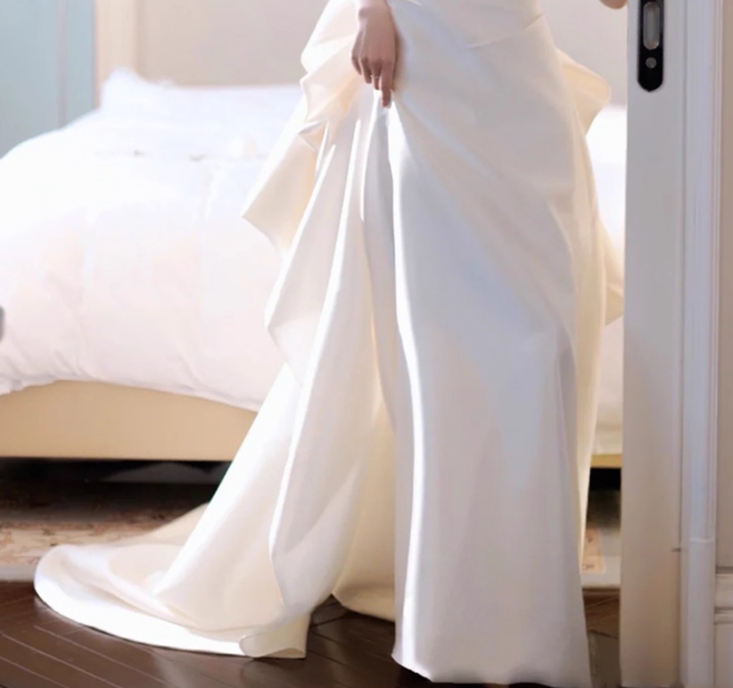 Fancy Sheen Satin Waist-Cinching Bridal Dress Off-Shoulder Big Bow Wedding Dress AP0963
