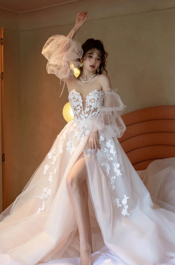 Romantic Backless Cascade Tulle V-Neck Sweet 16 Dress Applique High-Slit Strapless Prom Dress AP0964