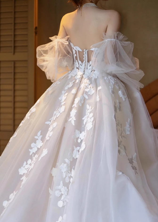 Romantic Backless Cascade Tulle V-Neck Sweet 16 Dress Applique High-Slit Strapless Prom Dress AP0964