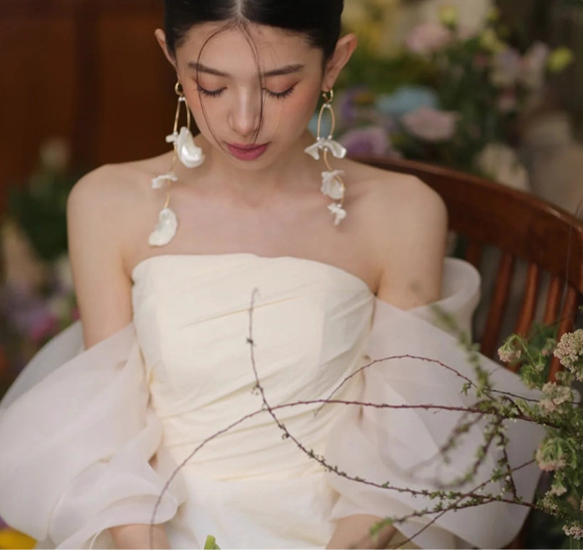 French Style Tulle Off-Shoulder Bridal Dress High-Slit Strapless Wedding Dress AP0971