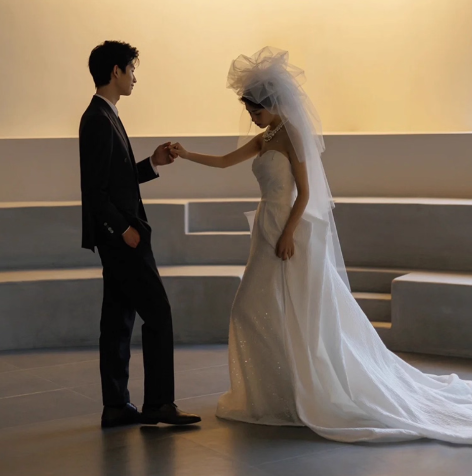 Graceful Glitter Sequins Cinched-Waist Maxi Dress Sweetheart Neck Strapless Wedding Dress AP0973