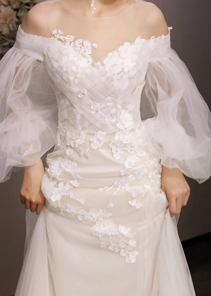 Romantic Applique Off-Shoulder Maxi Dress Sheer Tulle Overlay Strapless Puffy Sleeve Wedding Dress AP0974