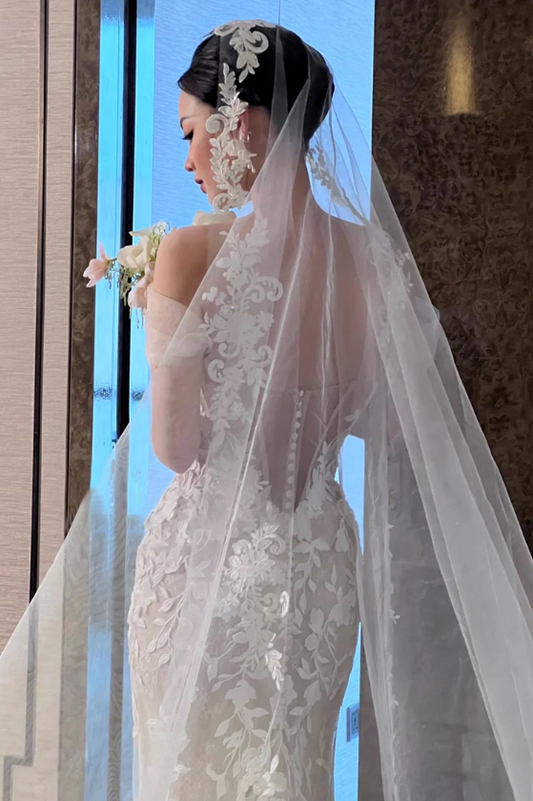 French-Inspired Applique Sheer Tulle Overlay Bridal Dress Off-Shoulder Waist-Cinching Wedding Dress AP0975