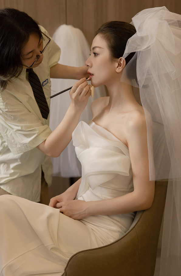 New Fashion Ruffles Trimmed Satin Mermaid Dress Strapless Cinched-Waist Wedding Dress AP0976