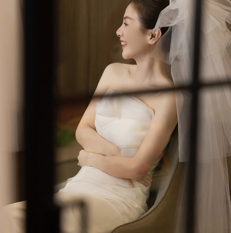 New Fashion Ruffles Trimmed Satin Mermaid Dress Strapless Cinched-Waist Wedding Dress AP0976