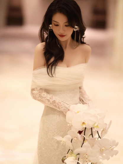 Graceful Breathable Tulle Waist-Cinching Bridal Dress Long Lace Sleeve Off-Shoulder Wedding Dress AP0979