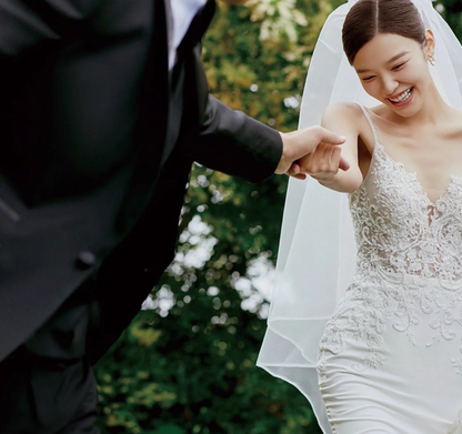 Classical Tulle Splicing Ivory Satin Fabric Bridal Dress V Neck Applique Spaghetti Strap Wedding Dress AP0983