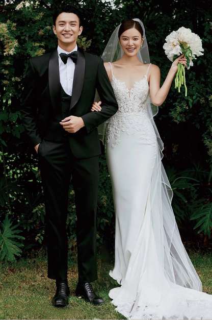 Classical Tulle Splicing Ivory Satin Fabric Bridal Dress V Neck Applique Spaghetti Strap Wedding Dress AP0983