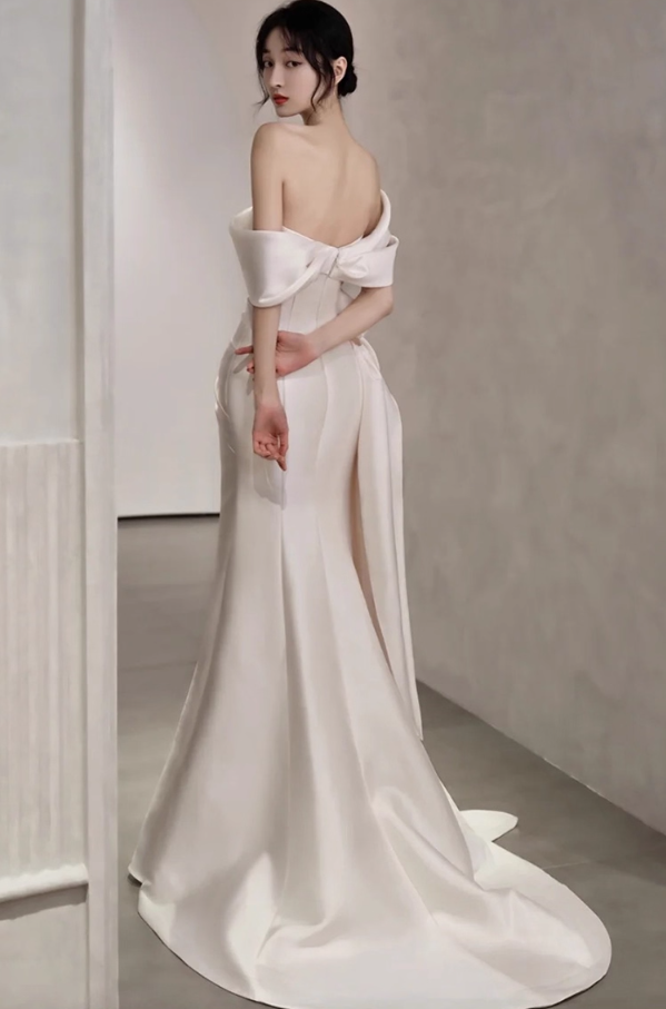 French Style Gathered Asymmetrical Neckline Bridal Dress Off-Shoulder High-Slit Wedding Dress AP0984