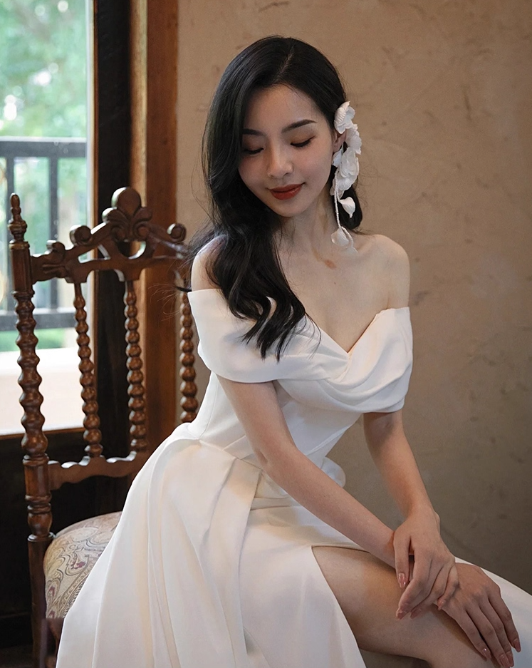 Elegant Off-Shoulder Soft Ceremonies Dress Waist-Cinching High Slit Prom Dress AP0988