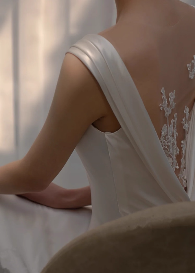 Graceful Lustrous Satin Tulle Splicing Bridal Dress Off-Shoulder Applique Mermaid Wedding Dress AP0990