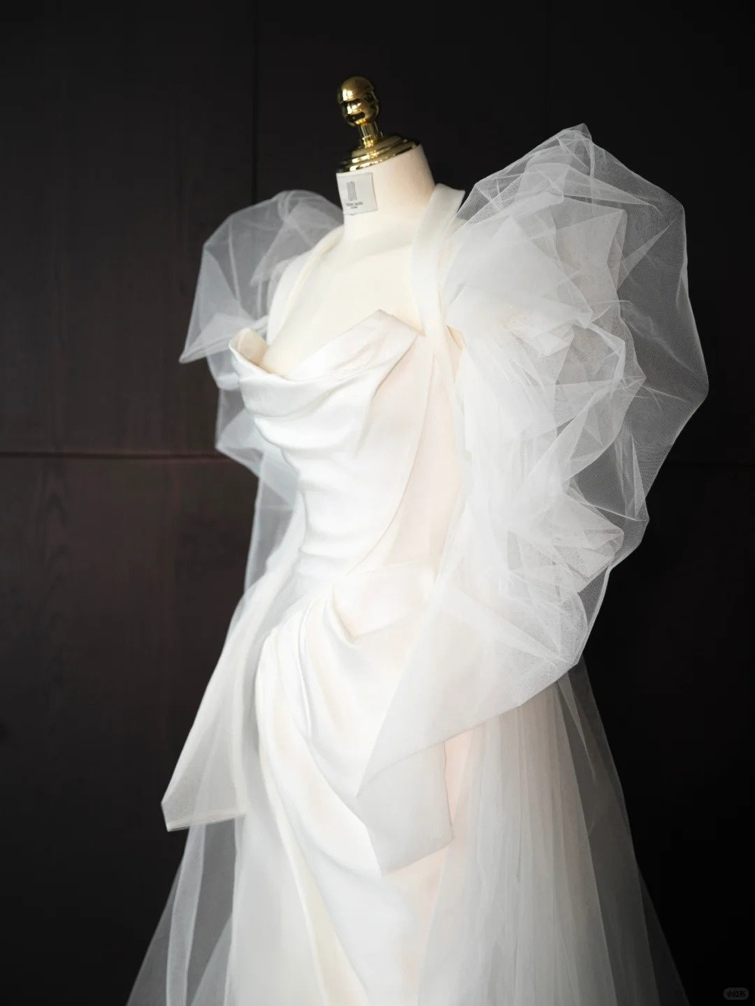 Alluring Puffy Tulle Sleeve Bridal Maxi Dress Waist-Cinching Wedding Dress AP0994