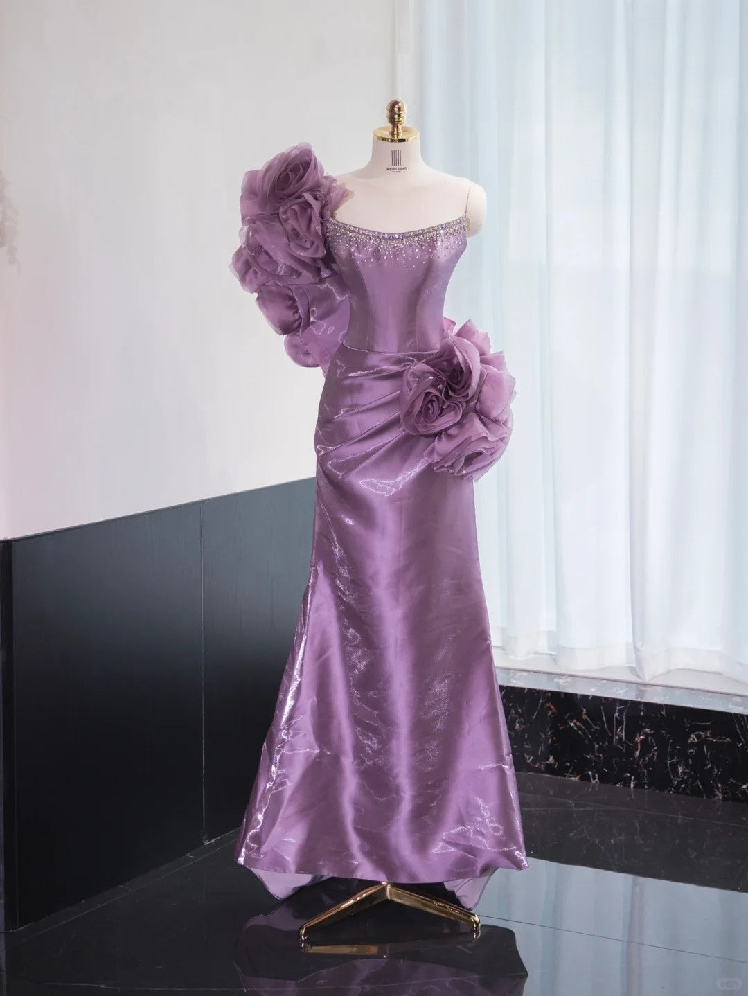 Sexy Handmade Flowers Lustrous Beading Sweet 16 Dress Sheen Fabric Strapless Prom Dress AP1006