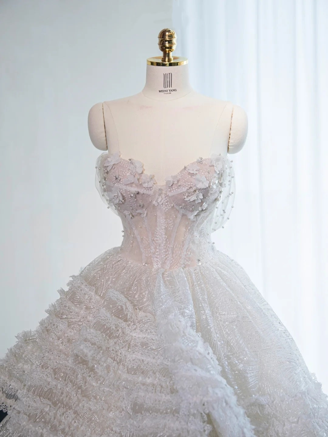 Elegant Off-Shoulder Sequins Embellished Feast Dress Tiered Sheer Tulle Applique Strapless Prom Dress AP1010