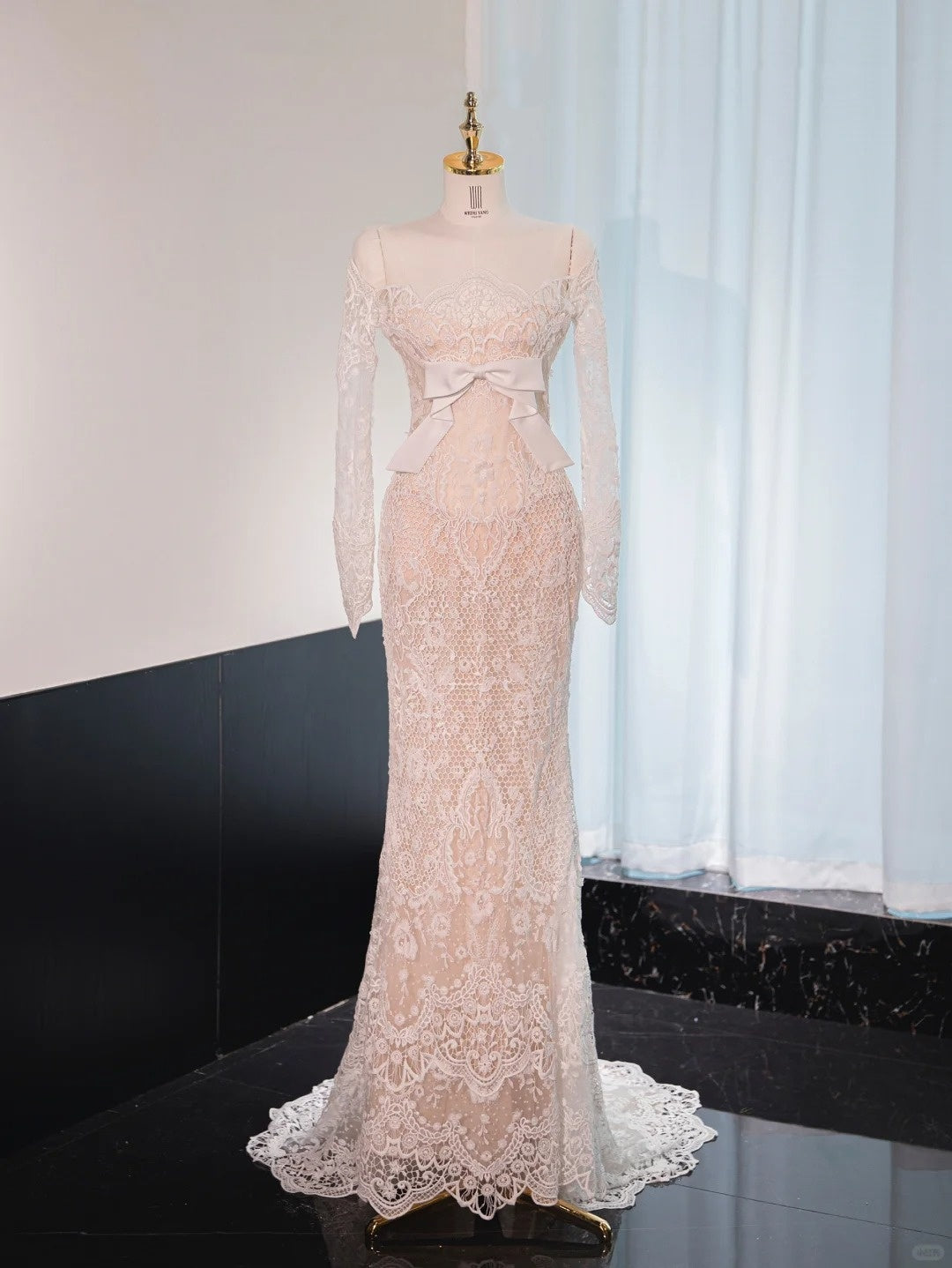 Sexy Breathable Sheer Lace Long Sleeve Bridal Dress Strapless Off-Shoulder Bow Detail Wedding Dress AP1024