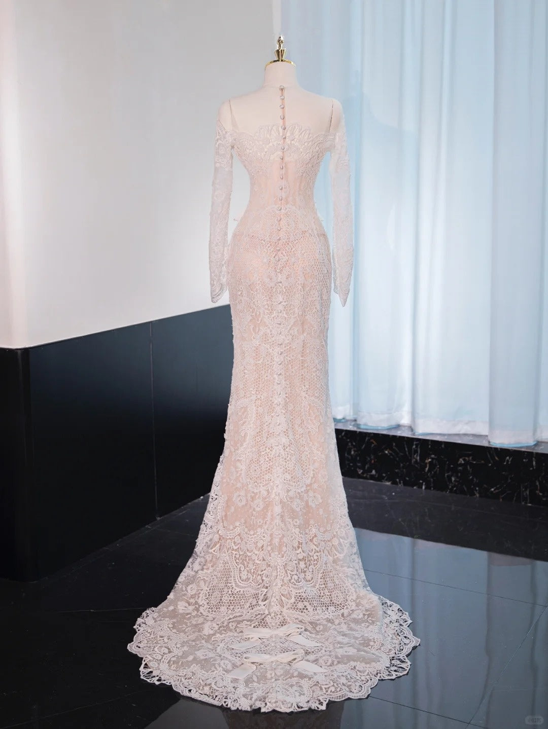 Sexy Breathable Sheer Lace Long Sleeve Bridal Dress Strapless Off-Shoulder Bow Detail Wedding Dress AP1024