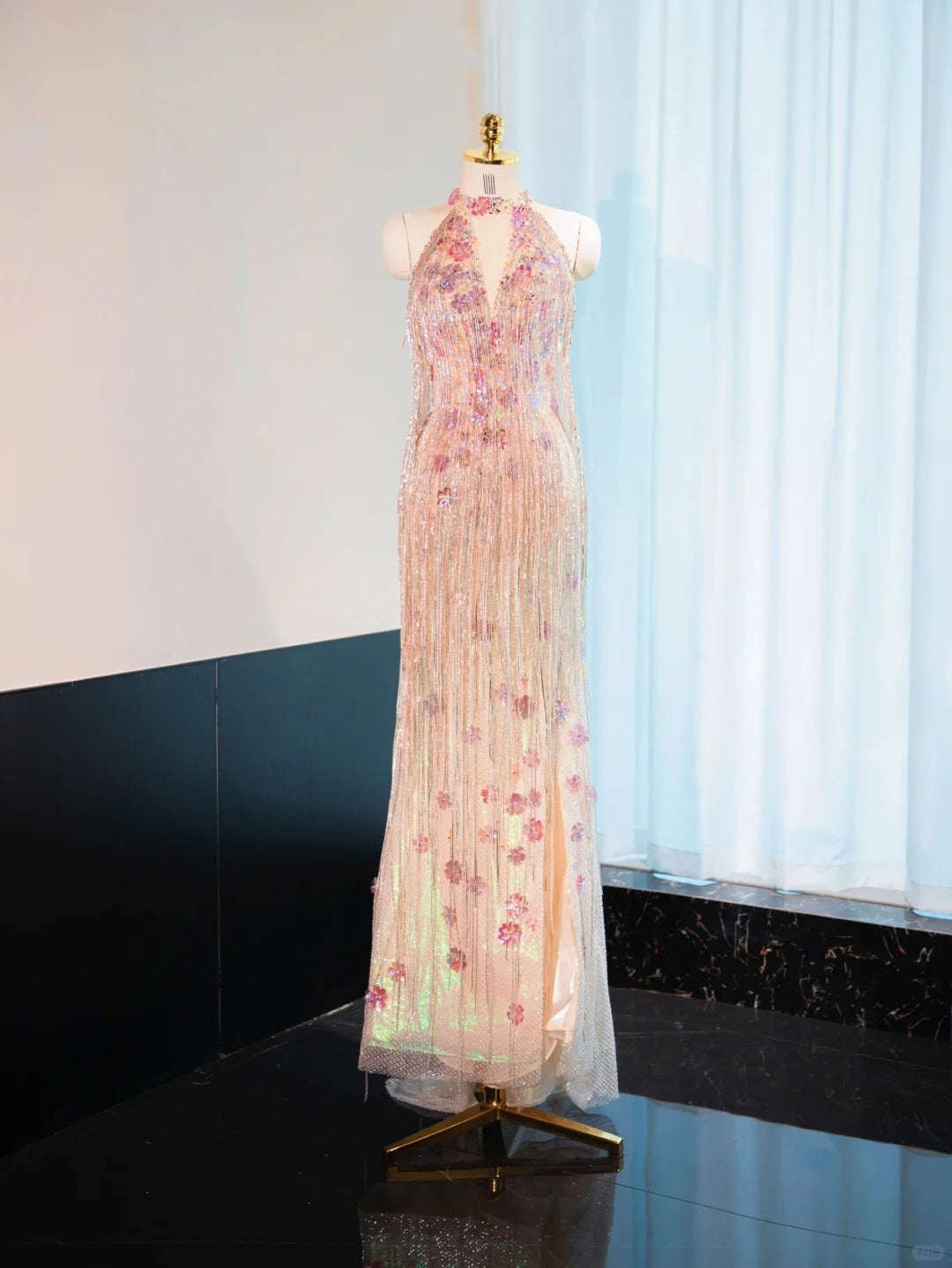 Novelty Floral Design Glittering Beading Halter Feast Dress V-Neck Lustrous Lining Tassel Prom Dress AP1043