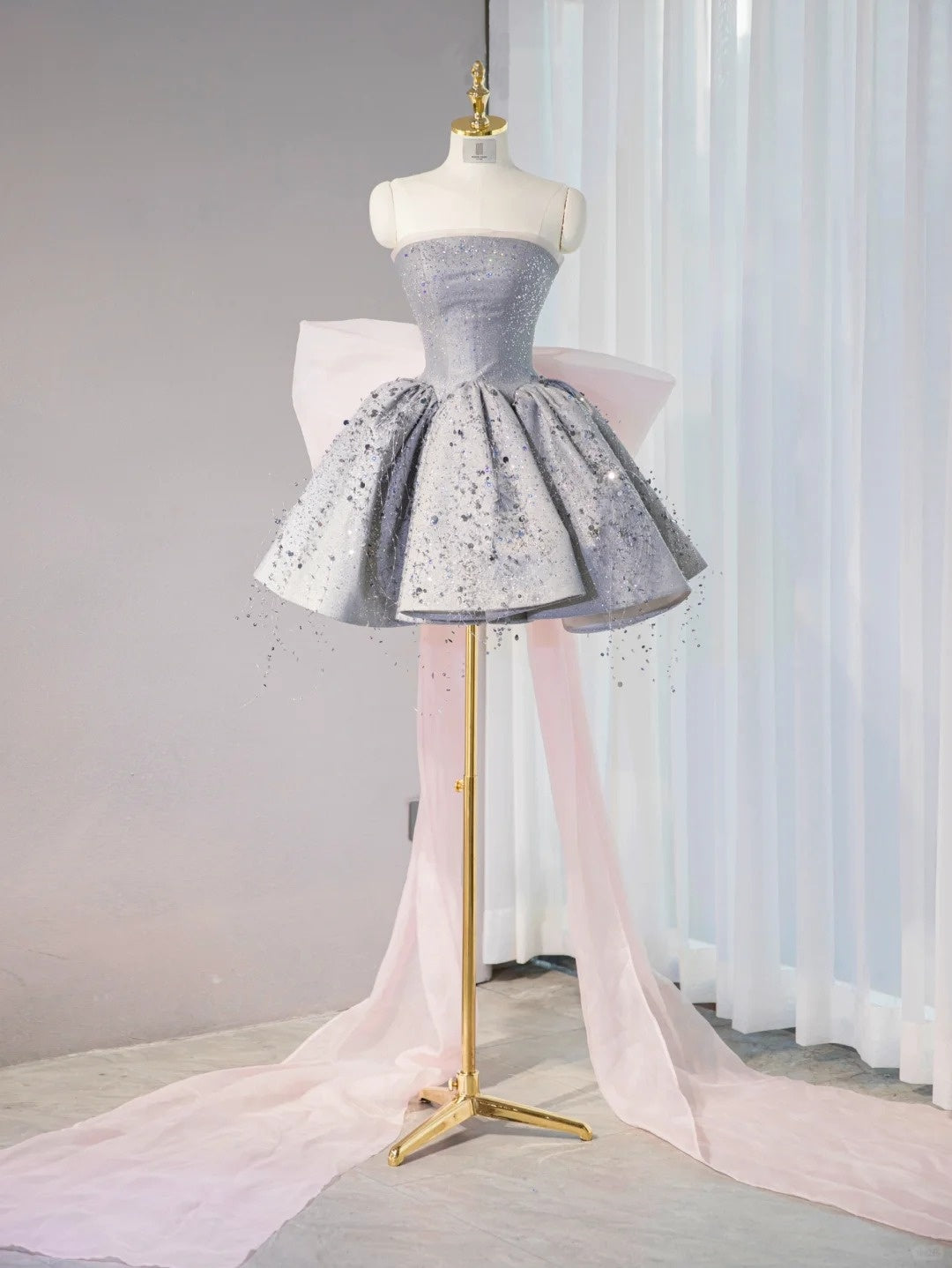 Classical Gray Beading Birthday Outfits Mini Dress Sparkly Sequins A-Line Pink Tulle Bow Homecoming Dress AP1049