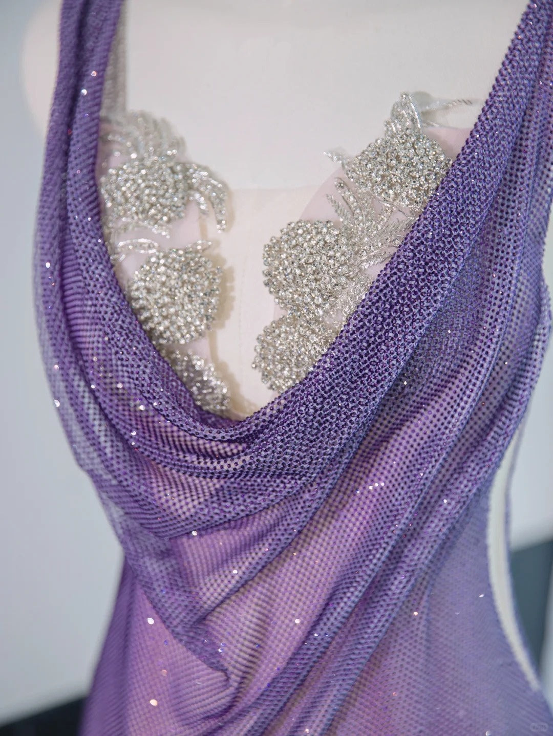 Sexy Glittering Sequins Mesh Overlay Purple Mermaid Dress Beading Backless Prom Dress AP1052
