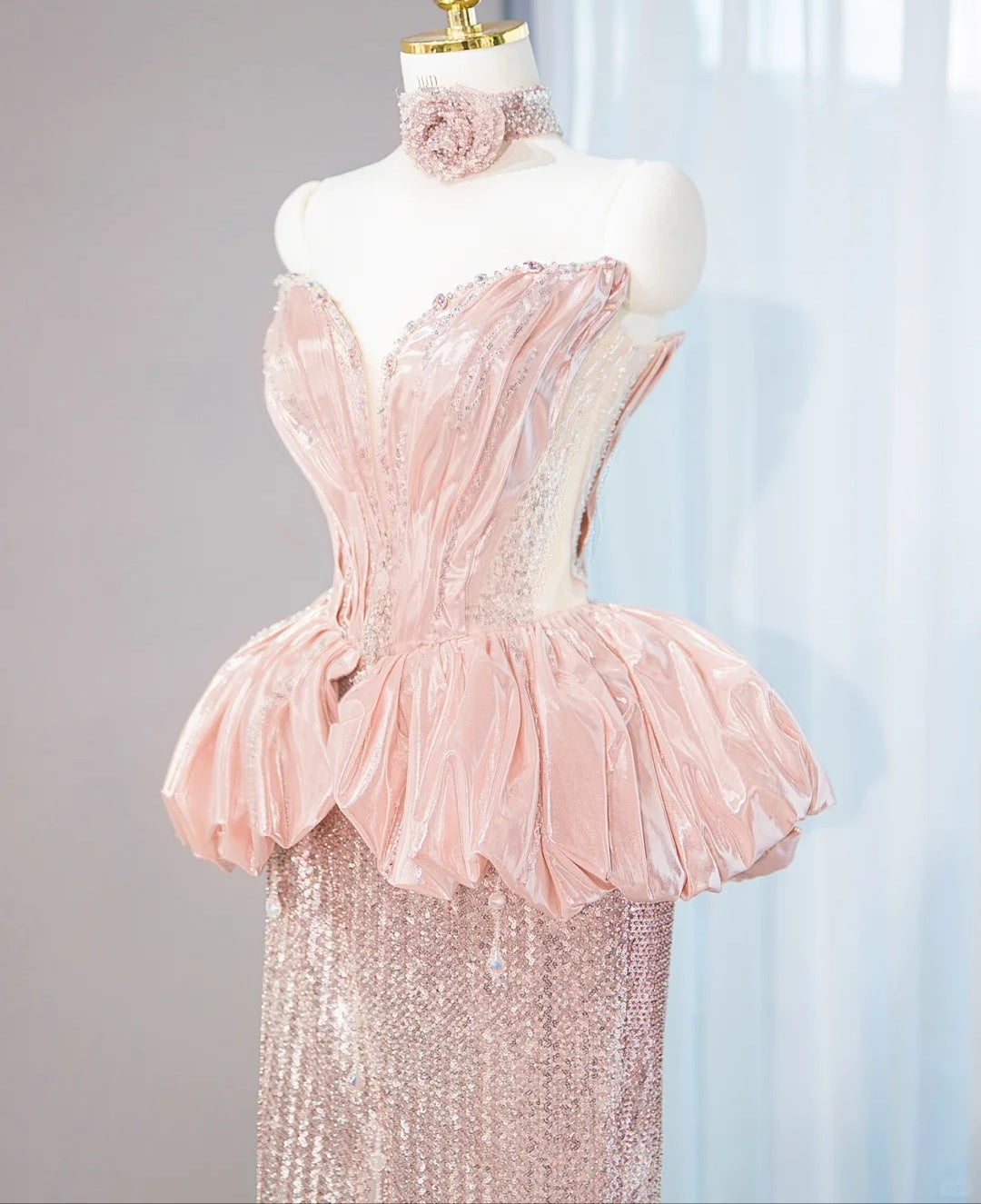 Intricate Sweetheart Neck Evening Dress Strapless Satin Peplum Tulle Splicing Beading Prom Dress AP1066