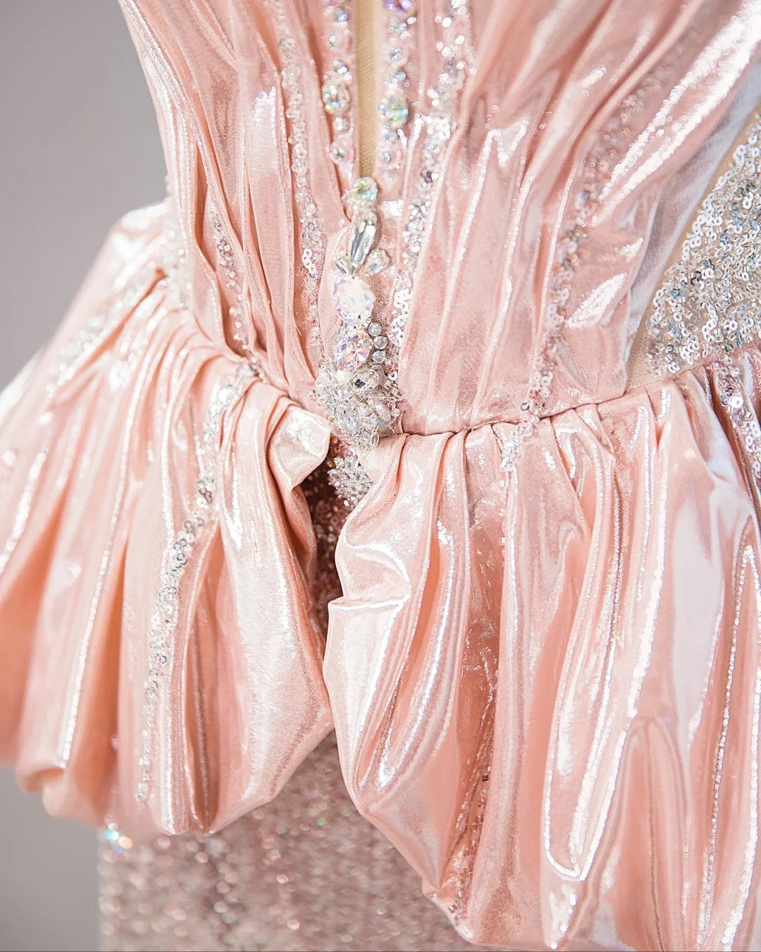 Intricate Sweetheart Neck Evening Dress Strapless Satin Peplum Tulle Splicing Beading Prom Dress AP1066