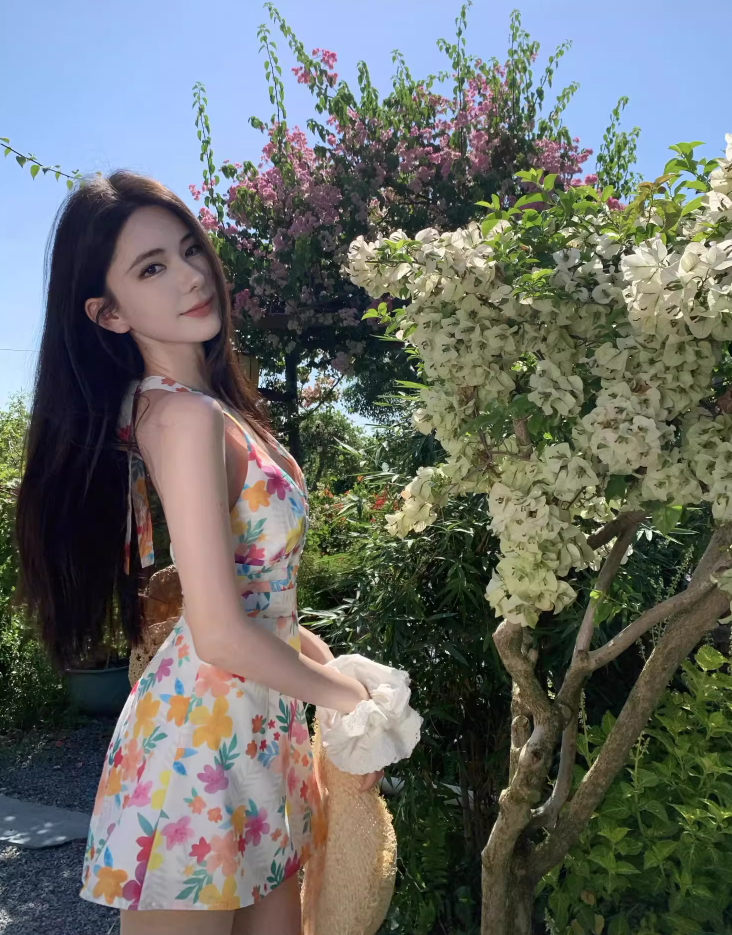 Vibrant Floral Printed V-Neck Mini Dress Refined Backless Close-Fitting Halter Short Dress AP1081