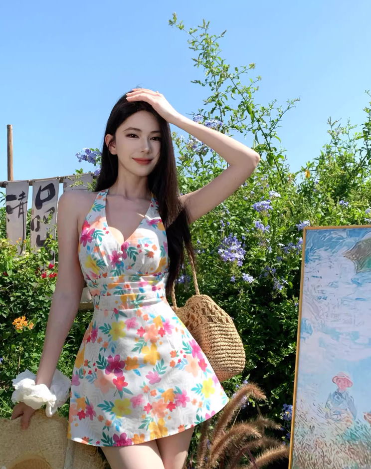 Vibrant Floral Printed V-Neck Mini Dress Refined Backless Close-Fitting Halter Short Dress AP1081