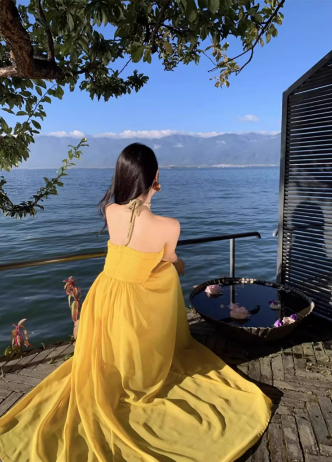 Romantic Yellow V-Neck Summer Maxi Dress Soft Fabric Flowy Backless Halter Dress AP1087