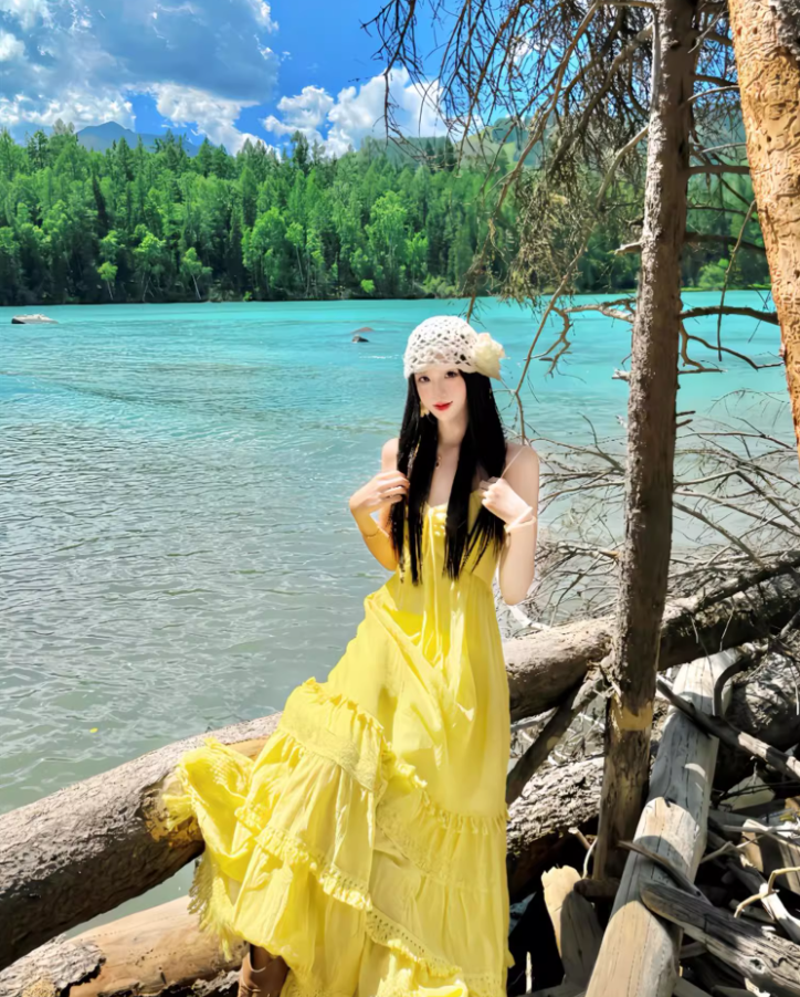 Chic Ruffles Hem Yellow Sweetheart Neck Maxi Dress Flowy Spaghetti Strap Tassel Design Long Dress AP1088