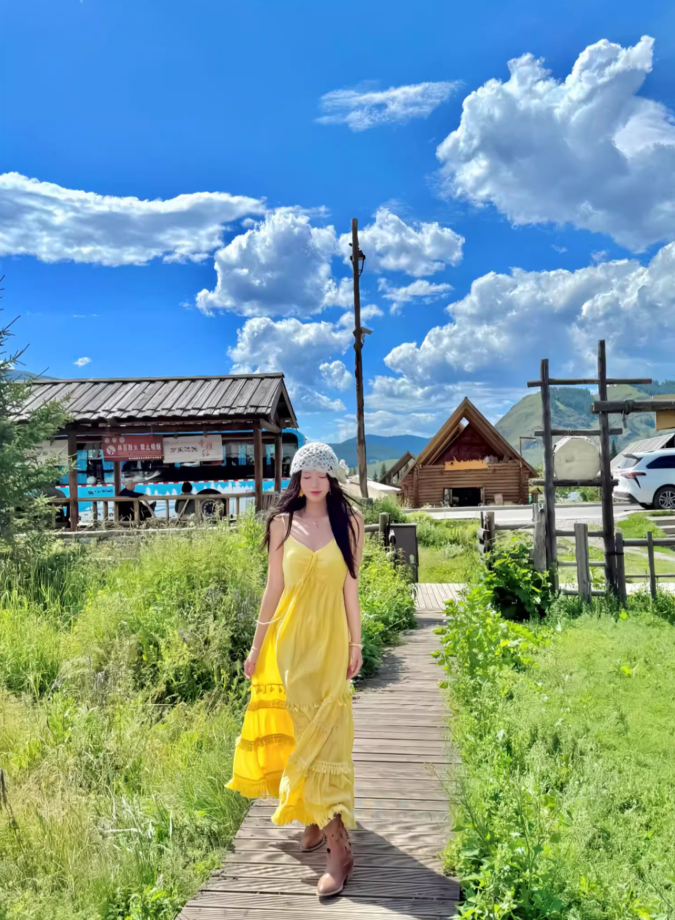 Chic Ruffles Hem Yellow Sweetheart Neck Maxi Dress Flowy Spaghetti Strap Tassel Design Long Dress AP1088