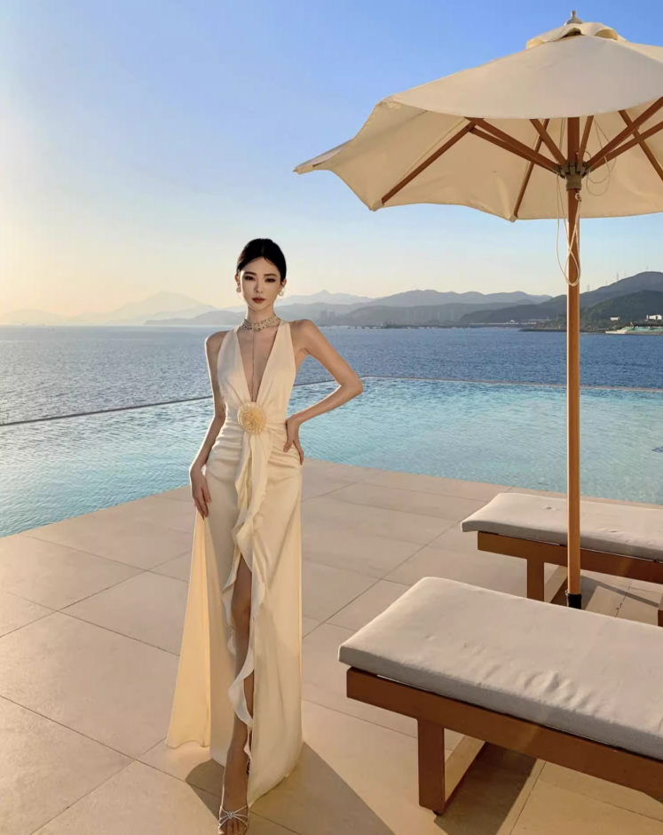 Graceful Deep V-Neck Lustrous Fabric Maxi Dress Flowy Ruffles Hem High-Slit Halter Dress AP1132