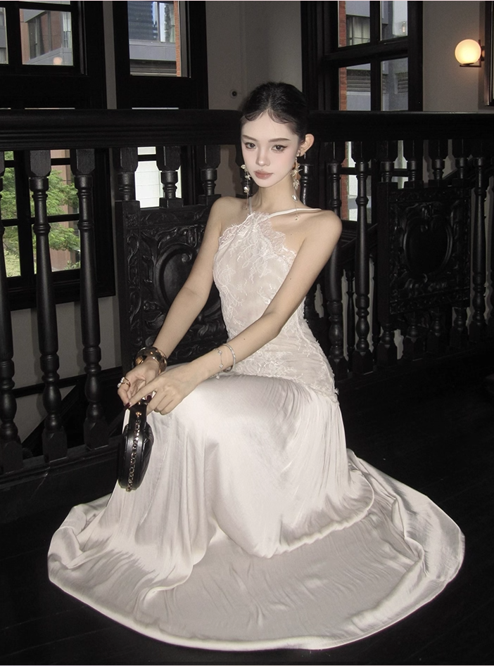 Graceful Applique Lace Splicing Maxi Dress Backless Natural Draped Flowy Halter Long Dress AP1156