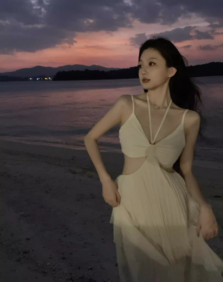 Novelty Tulle Layered Open-Waist Maxi Dress Romantic Flowy Pressed Pleat Backless Halter Long Dress AP1175