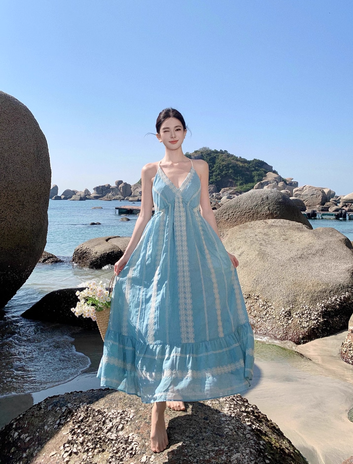 Charming Lace Trimmed V-Neck Maxi Dress Chic Flowy Loose Style Backless Halter Long Dress AP1177