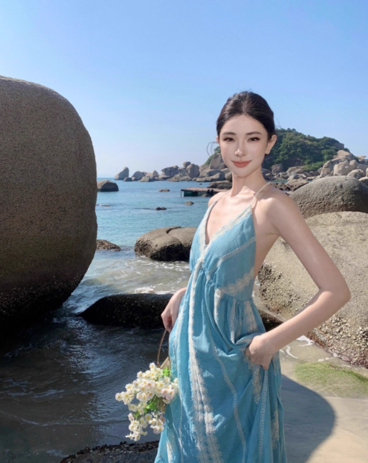 Charming Lace Trimmed V-Neck Maxi Dress Chic Flowy Loose Style Backless Halter Long Dress AP1177