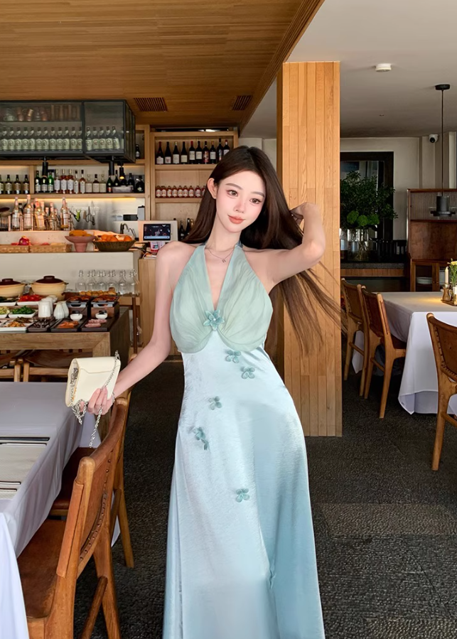 Dreamy Floral Design Lustrous Fabric Maxi Dress Chic V-Neck Tulle Splicing Halter Long Dress AP1181