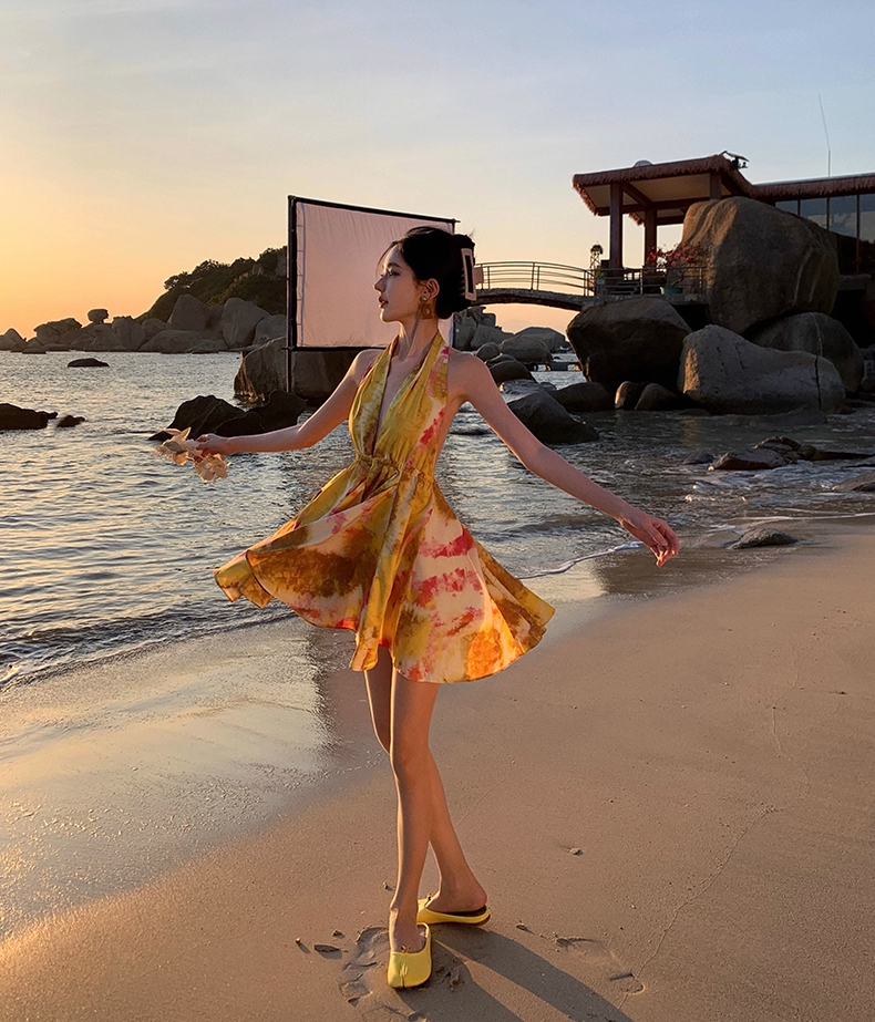 Hot Girls Coastal Getaways Flowy Mini Skirt Alluring Yellow Tie-Dye A-Line Halter Short Dress AP1186