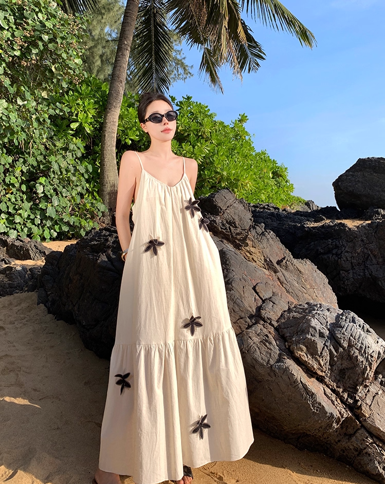 Classical V Neckline White Backless Maxi Dress Black Floral Design Spaghetti Strap Long Dress AP1194
