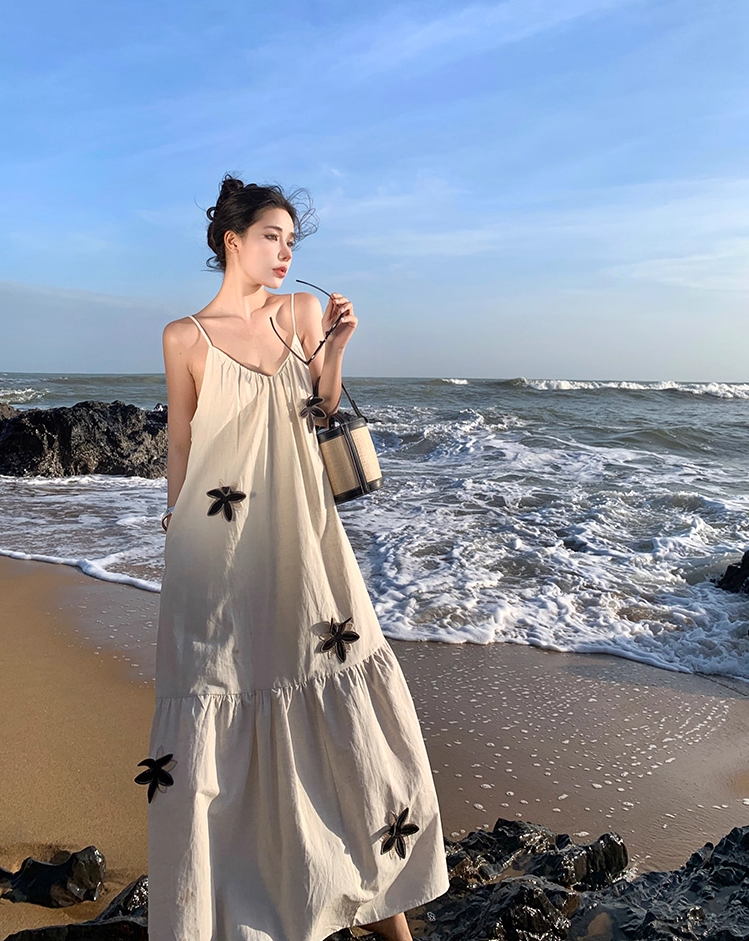 Classical V Neckline White Backless Maxi Dress Black Floral Design Spaghetti Strap Long Dress AP1194