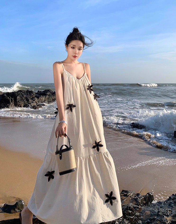 Classical V Neckline White Backless Maxi Dress Black Floral Design Spaghetti Strap Long Dress AP1194