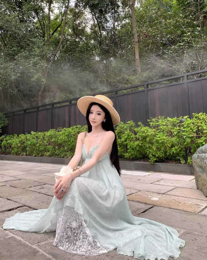 Ethereal Asymmetric Hem Mint Green Maxi Dress Lace Splicing Spaghetti Strap Long Dress AP1195