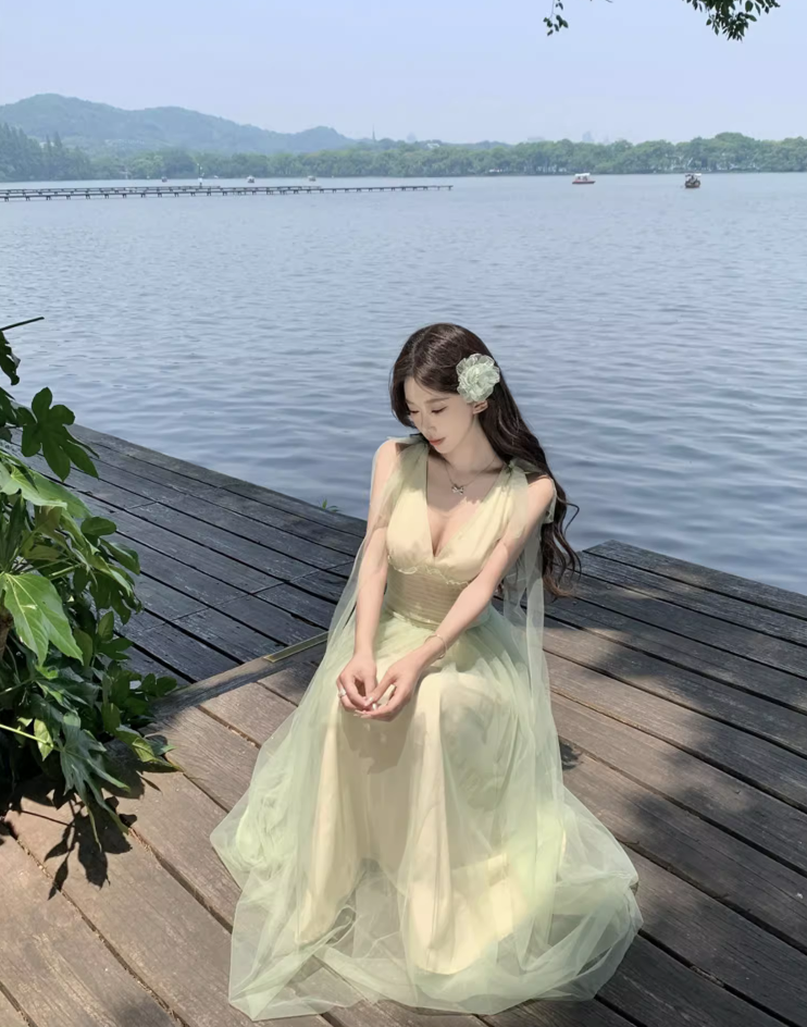 Dreamy Tulle Overlay Green Maxi Dress Double Layers Cinched-Waist V-Neck Long Dress AP1196