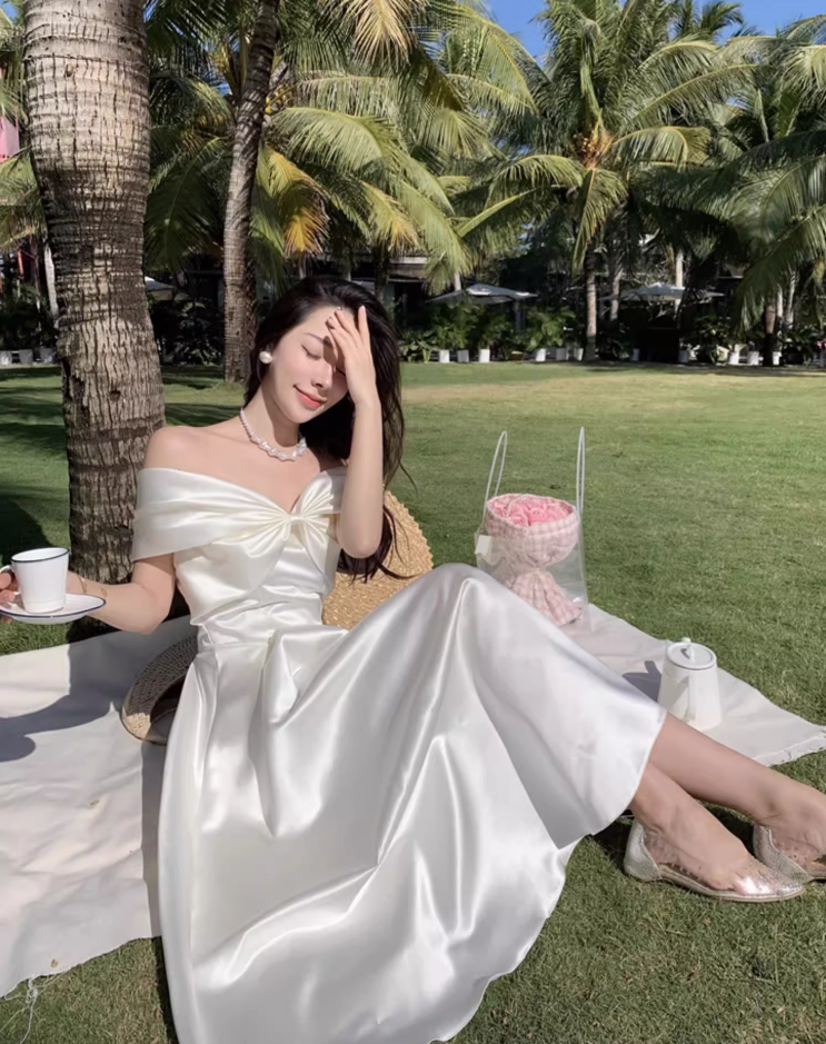 Graceful Ivory Lustrous Fabric Maxi Dress Minimalist Strapless Off-Shoulder Long Dress AP1197