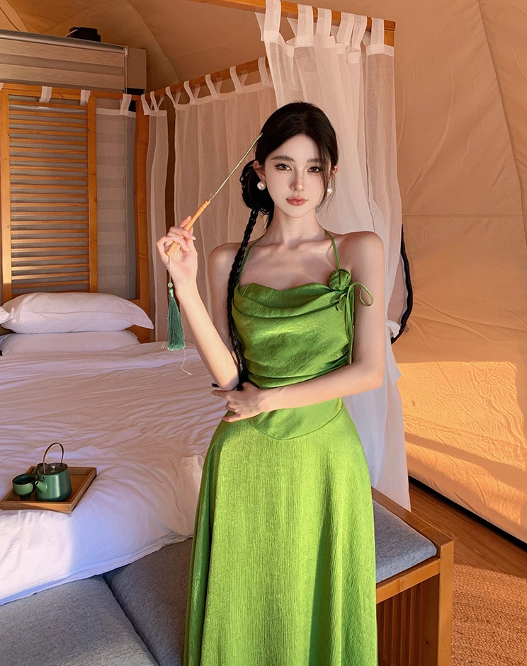 Vintage Green Flowy Natural Draped Maxi Dress Vibrant Lustrous Fabric Backless Flower Design Halter Long Dress AP1204