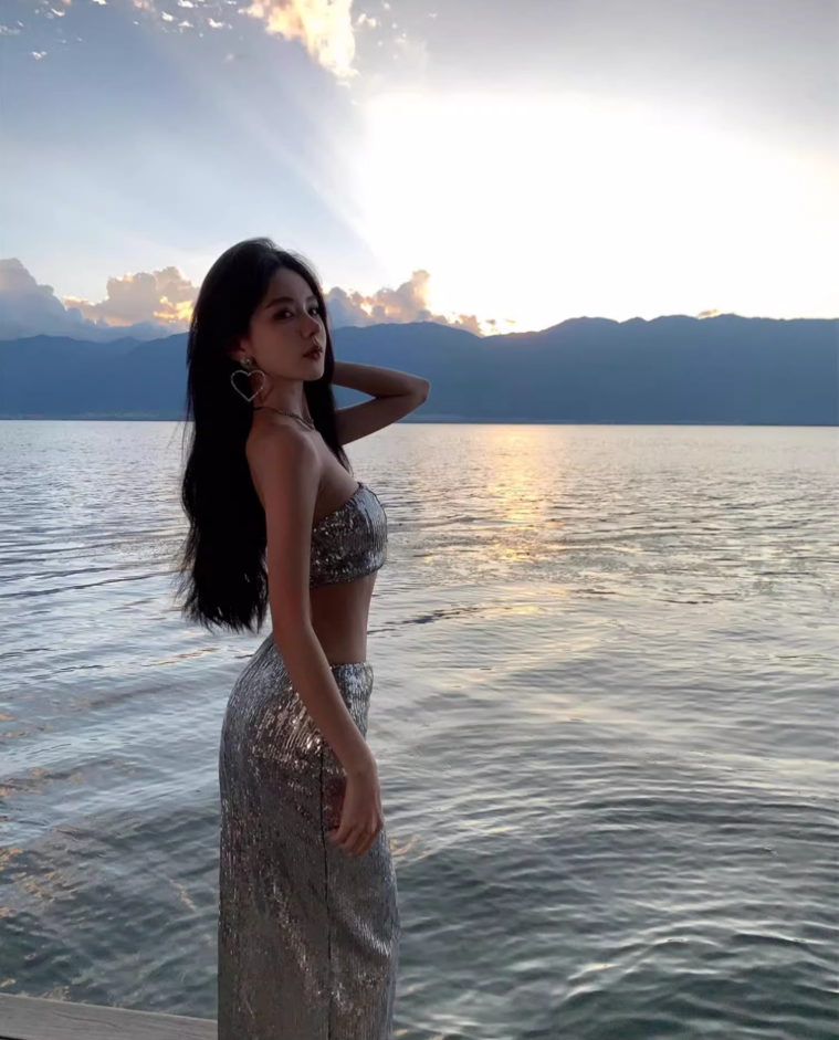 Y2K Sexy Silver Sequins Design Party Mermaid Maxi Dress Chic Two-Piece High-Slit Long Dress AP1231