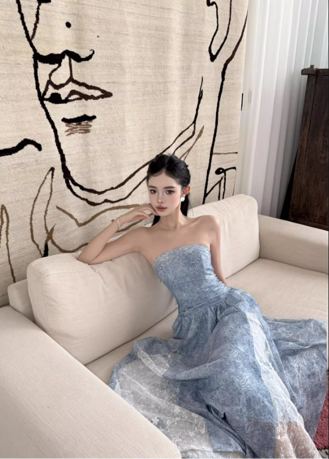 Luxurious Cinched-Waist Lace Splicing Maxi Dress French Style Strapless Blue Floral Printed Long Dress AP1246