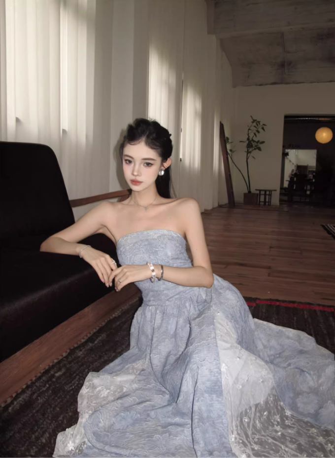 Luxurious Cinched-Waist Lace Splicing Maxi Dress French Style Strapless Blue Floral Printed Long Dress AP1246