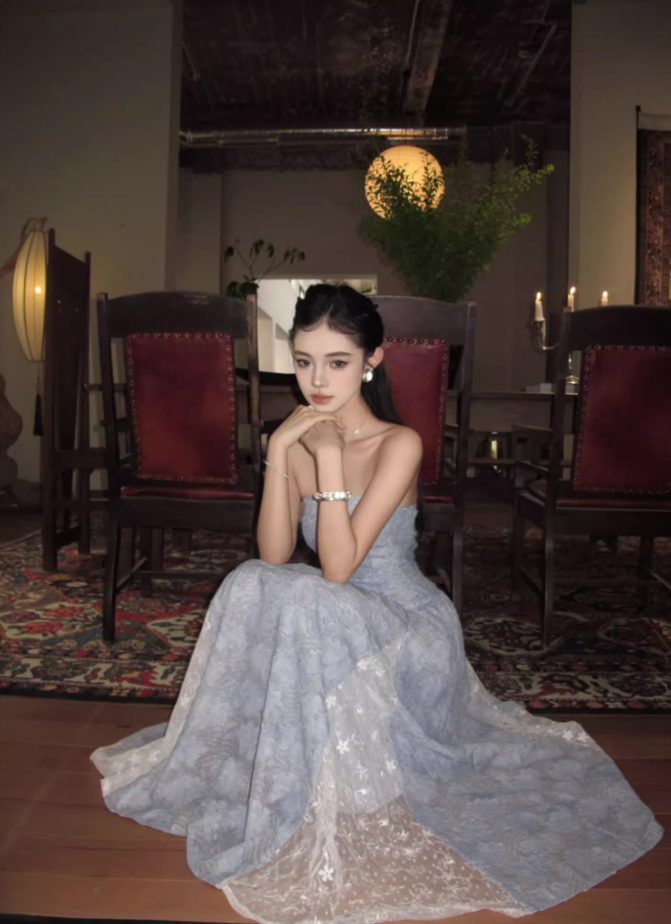 Luxurious Cinched-Waist Lace Splicing Maxi Dress French Style Strapless Blue Floral Printed Long Dress AP1246