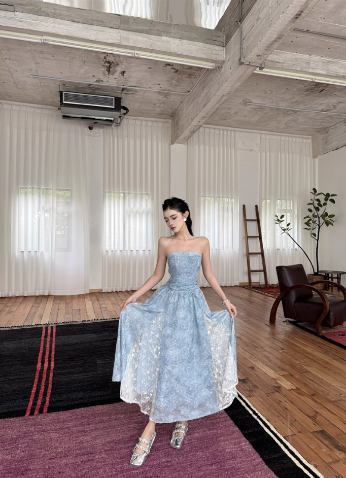 Luxurious Cinched-Waist Lace Splicing Maxi Dress French Style Strapless Blue Floral Printed Long Dress AP1246