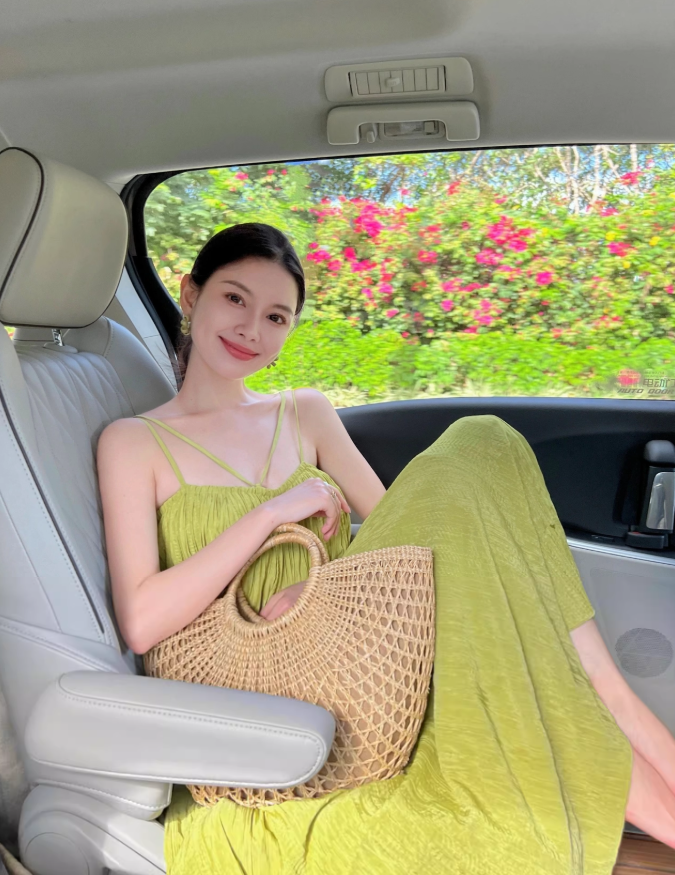 New Tendency Travel Outfit Breathable Fabric Maxi Dress Vibrant Green Flowy Loose Style Long Dress AP1252